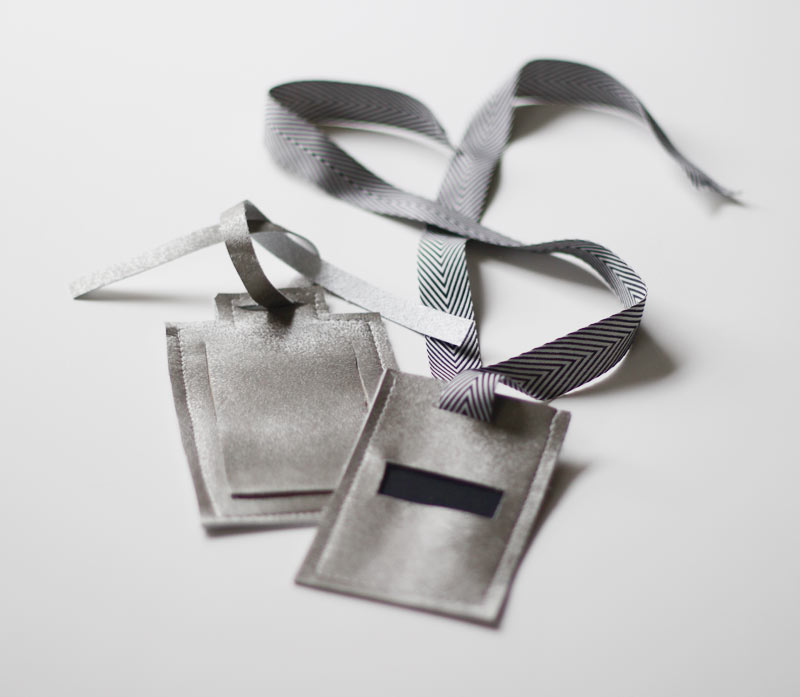 silver-luggage-tags1
