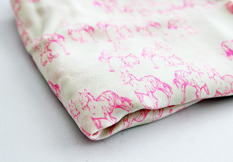 pink-horses-fabric2